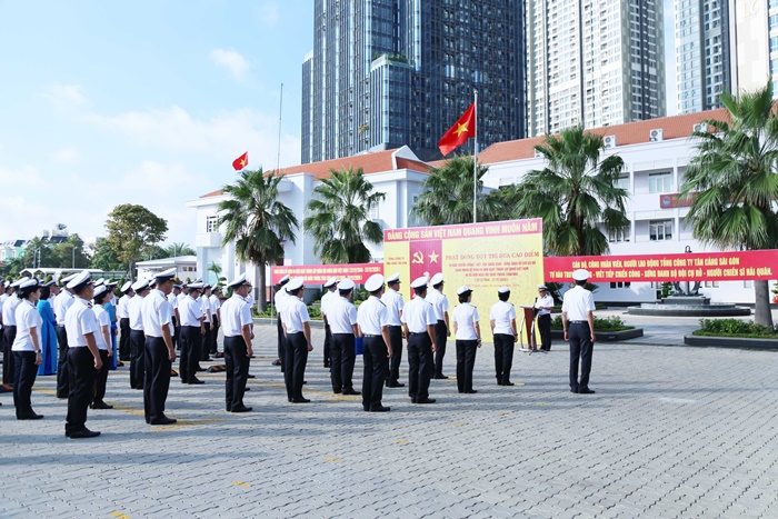 Quang cảnh phát động thi đua tại cơ quan Tổng công ty Tân cảng Sài Gòn.