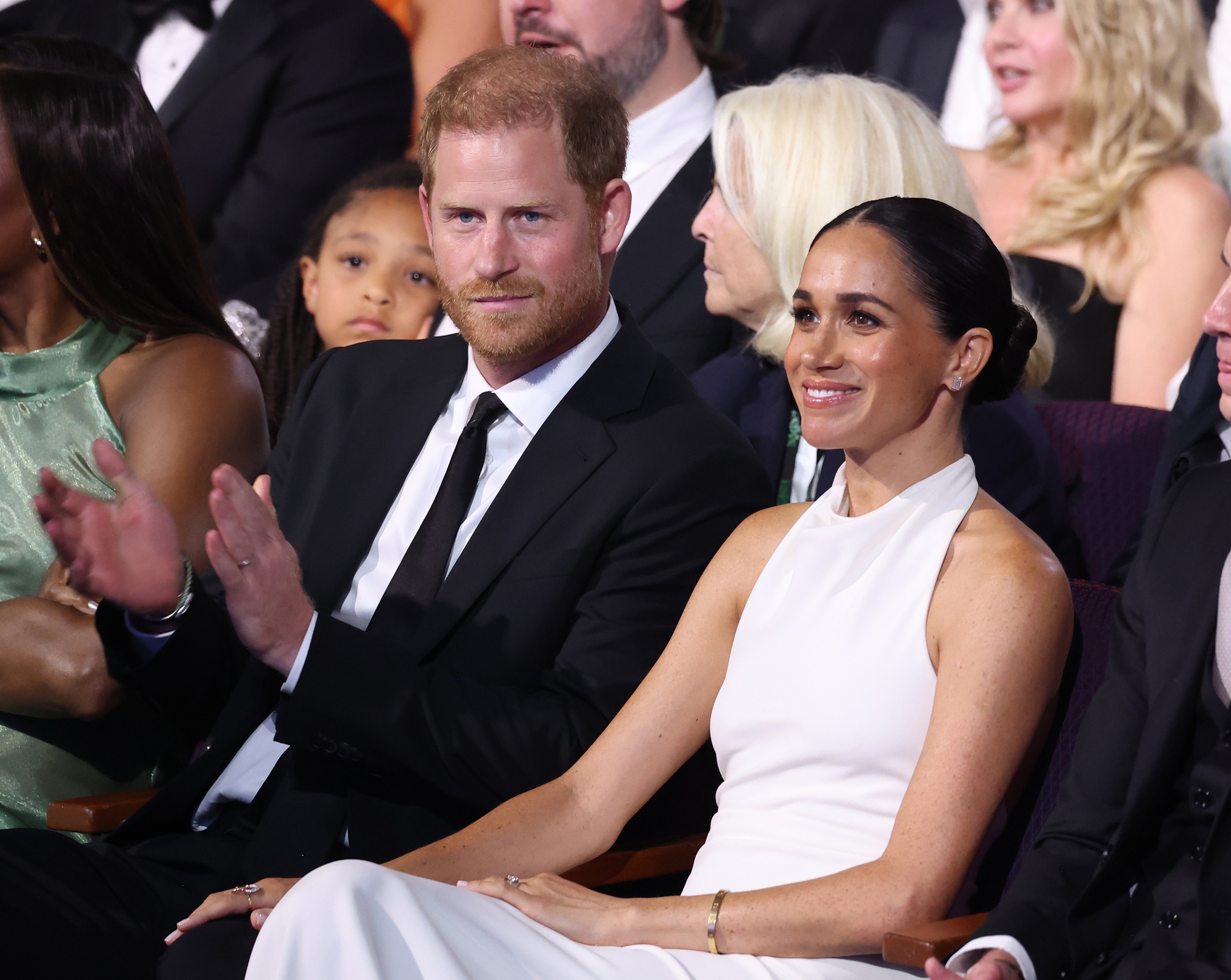 Meghan run rẩy và ngấn lệ tiết lộ từng có ý định tự tử khi sống trong Hoàng gia Anh, Harry lặng người nhìn vợ- Ảnh 6.