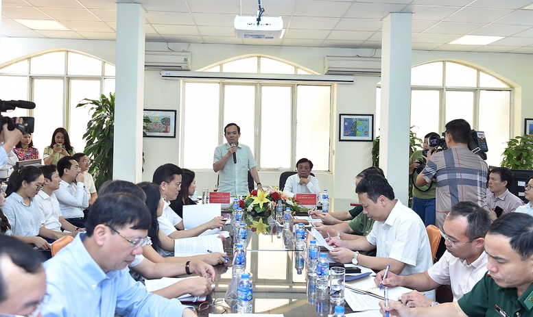 Phó Thủ tướng Trần Lưu Quang làm việc với Bộ NN&PTNT về tình hình chống đánh bắt cá trái phép- Ảnh 2. Phó Thủ tướng Trần Lưu Quang làm việc với Bộ NN&PTNT về tình hình chống đánh bắt cá trái phép- Ảnh 2.