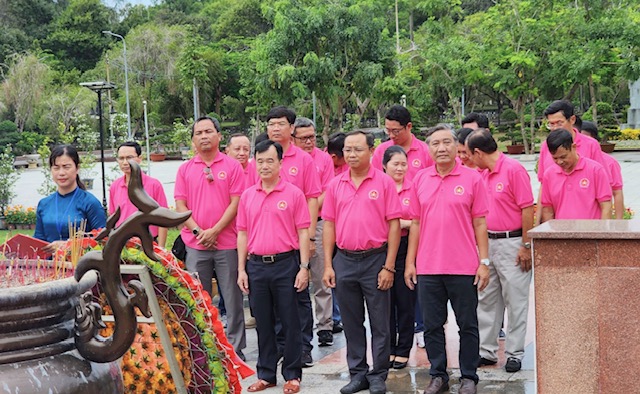 Cụm thi đua 4 Văn phòng Thành ủy TP Hồ Chí Minh sinh hoạt chuyên đề tại Côn Đảo- Ảnh 1.