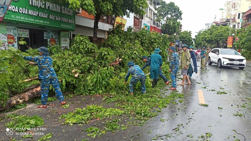 Cán bộ chiến sỹ đoàn Phòng không 361 phối hợp với địa phương tích cực khắc phục hậu quả cơn bão  số 3- Ảnh 5.