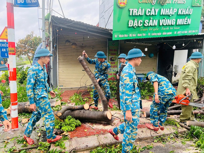 Cán bộ chiến sỹ đoàn Phòng không 361 phối hợp với địa phương tích cực khắc phục hậu quả cơn bão  số 3- Ảnh 9.