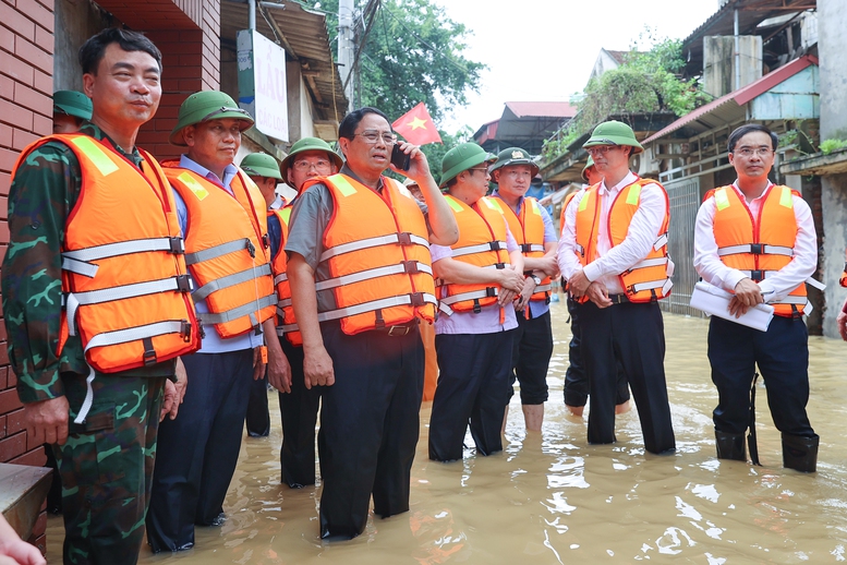 Thủ tướng về xã bị cô lập của Bắc Giang, kiểm tra công tác ứng phó mưa lũ- Ảnh 3.