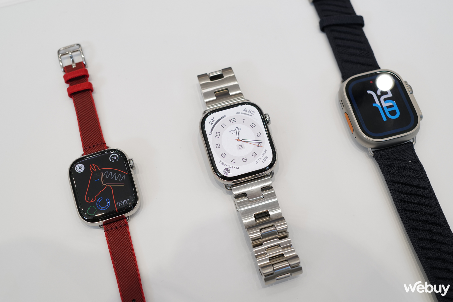 Trên tay Apple Watch Series 10 và Watch Ultra 2 màu mới: Titan bóng siêu đẹp, màu đen ấn tượng hơn và nhiều điểm mới lạ- Ảnh 7.