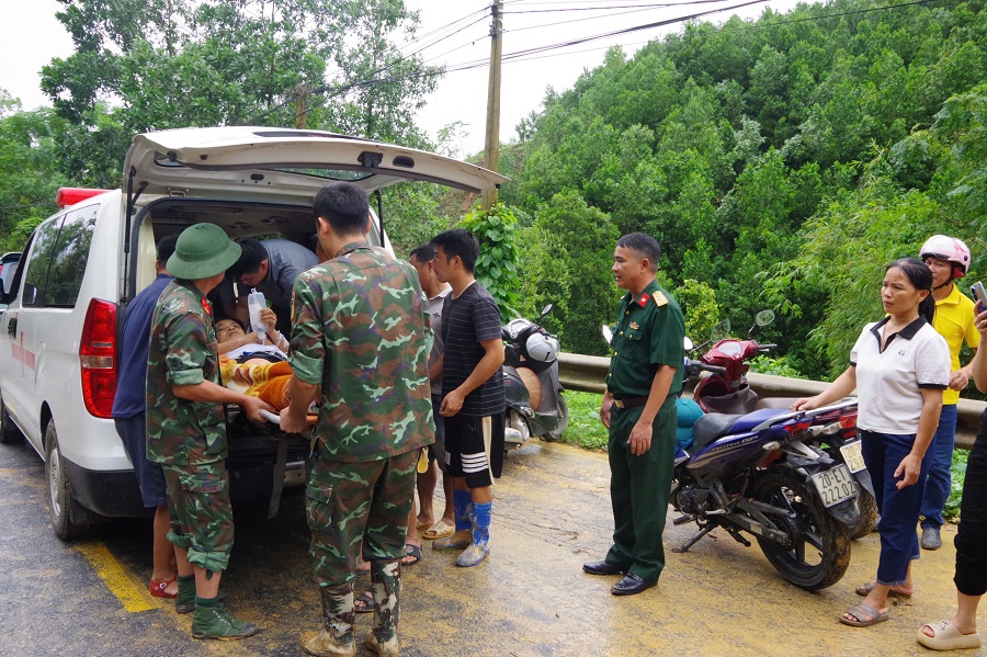 Sư đoàn 346, huy động hơn 250 cán bộ, chiến sĩ tham gia khắc phục hậu quả mưa lũ- Ảnh 4.