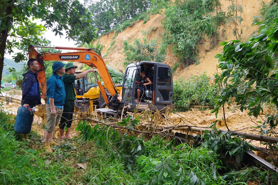 Sư đoàn 346, huy động hơn 250 cán bộ, chiến sĩ tham gia khắc phục hậu quả mưa lũ- Ảnh 5.