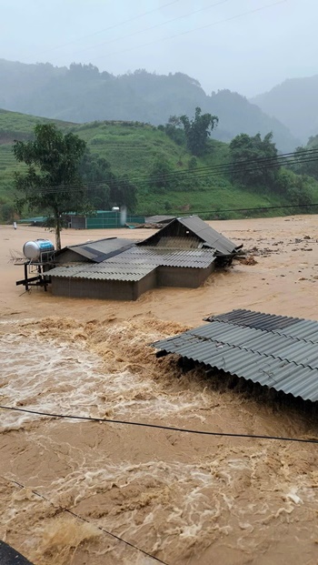 Yên Bái: 44 người tử vong và mất tích, 111 ngôi nhà bị sập đổ hoàn toàn do mưa lũ sau bão, ước thiệt hại trên 600 tỷ đồng- Ảnh 5.