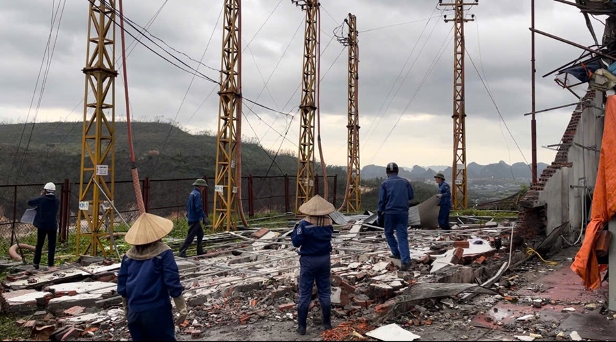 Đoàn Than Quảng Ninh huy động hơn 5.000 đoàn viên, thanh niên tham gia khắc phục thiệt hại do bão số 3 gây ra- Ảnh 6.