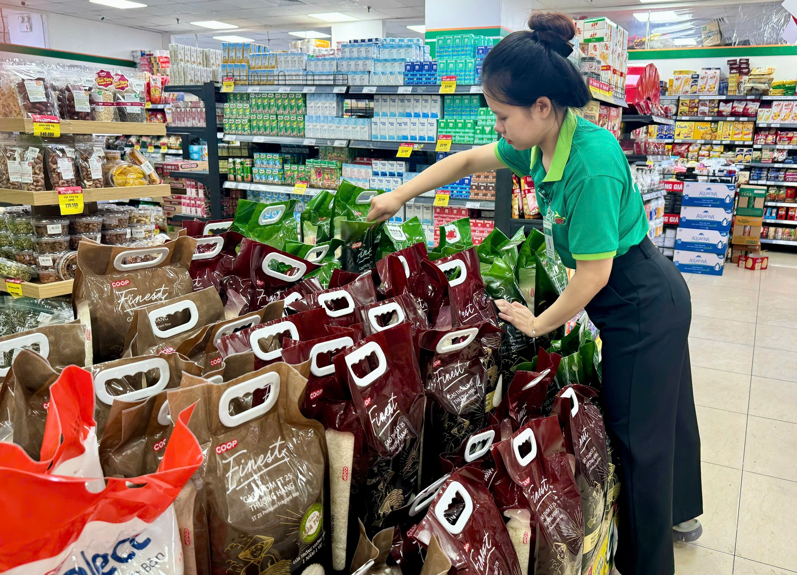 Co.op Food đảm bảo nguồn hàng.