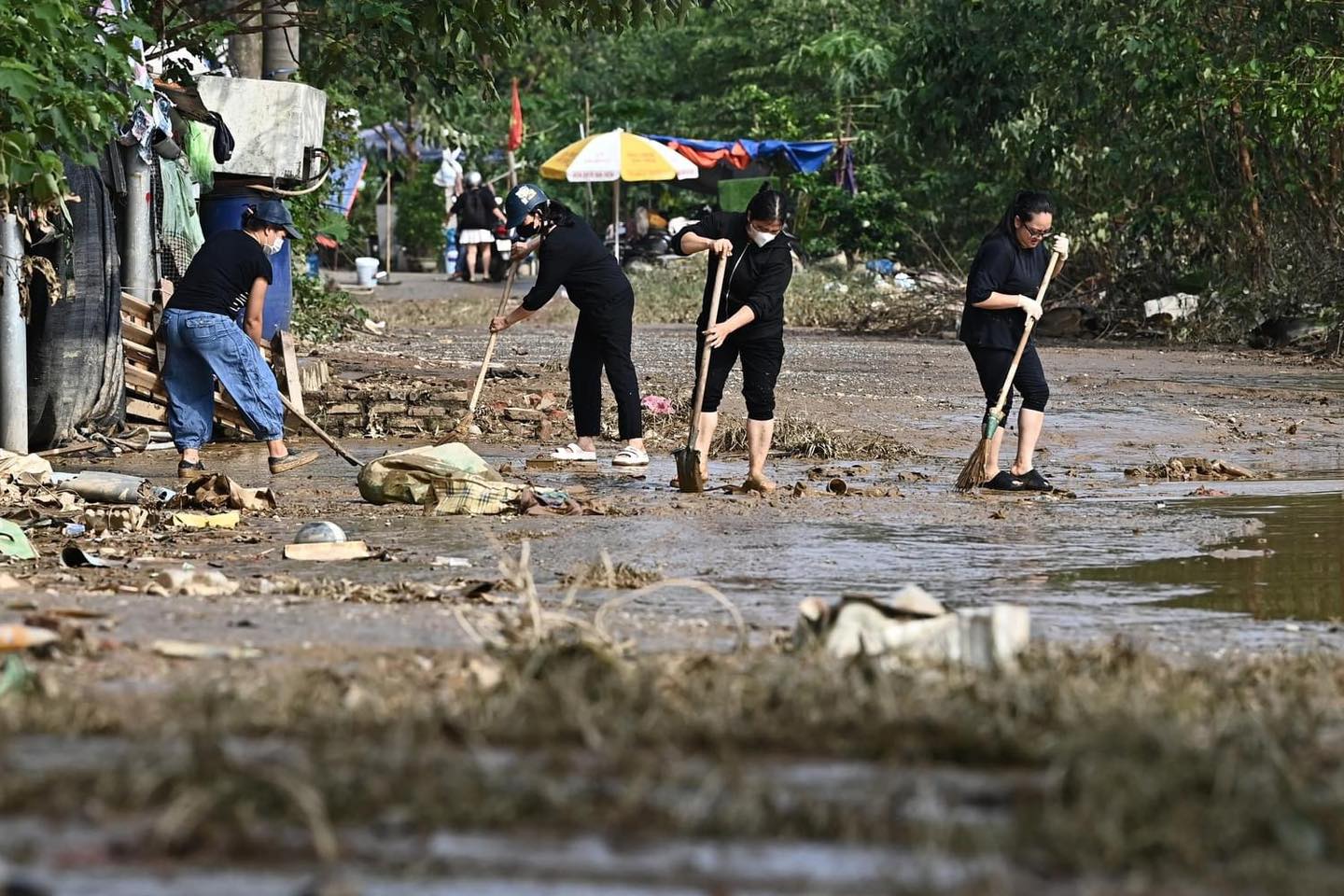 Khi đồng bào gặp nạn là lúc cả nước xích lại gần nhau, Trung thu ý nghĩa nhất là cùng nhau mang hi vọng đoàn viên cho mọi gia đình!- Ảnh 35.