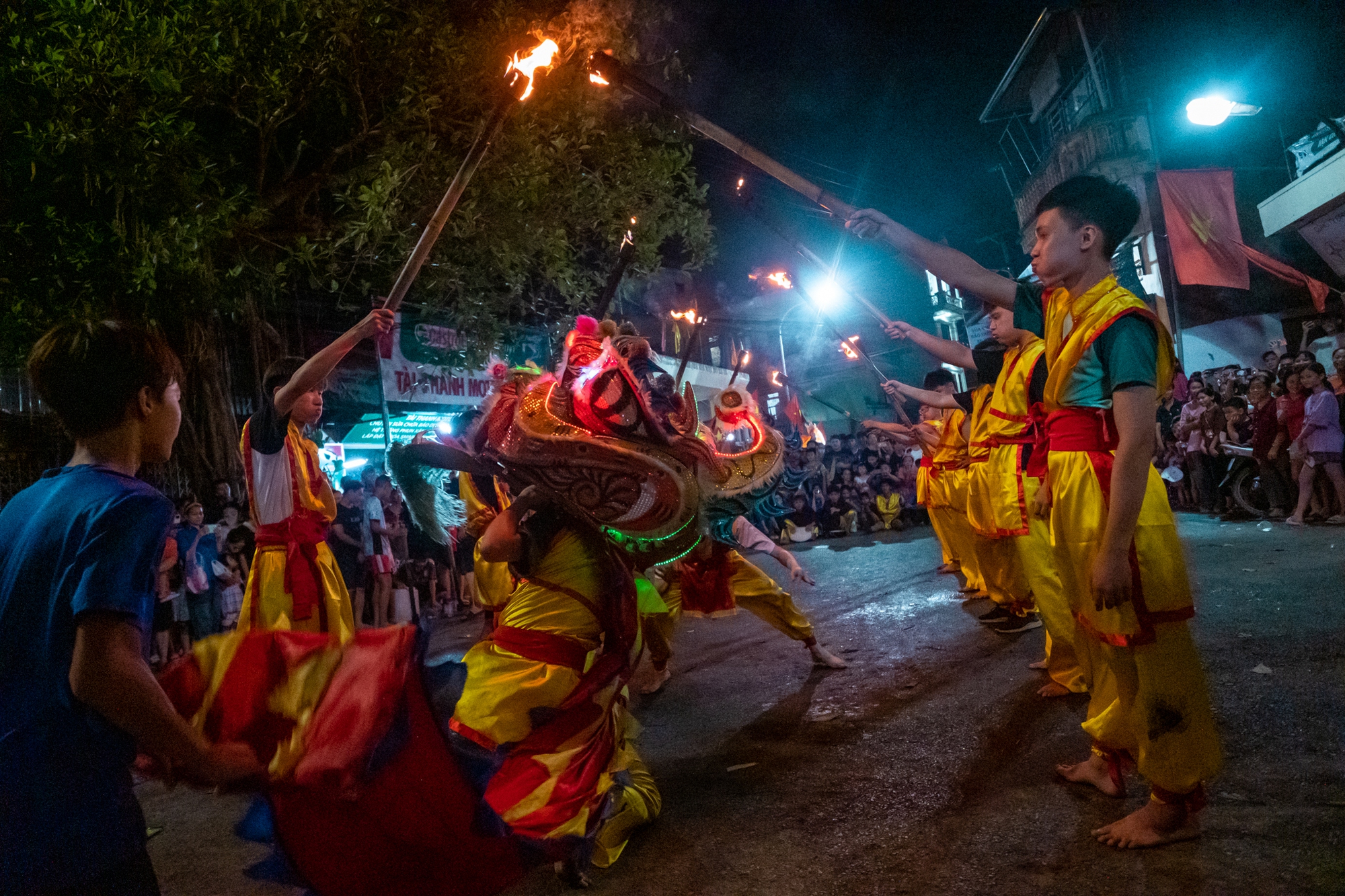 Về thôn Cao Hạ, xem đêm Trung Thu truyền thống ở Hà Nội vui cỡ này!- Ảnh 7.