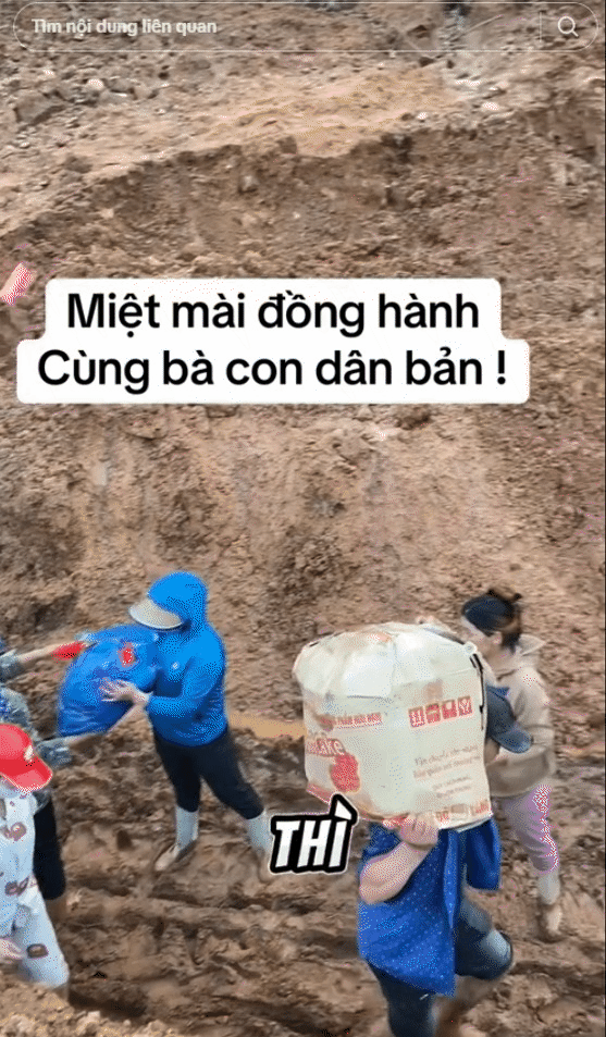 Nín thở dõi theo hành trình vượt bùn lầy, trèo đèo lội suối của đoàn xe cứu trợ tiến vào vùng lũ- Ảnh 17. Nín thở dõi theo hành trình vượt bùn lầy, trèo đèo lội suối của đoàn xe cứu trợ tiến vào vùng lũ- Ảnh 17.