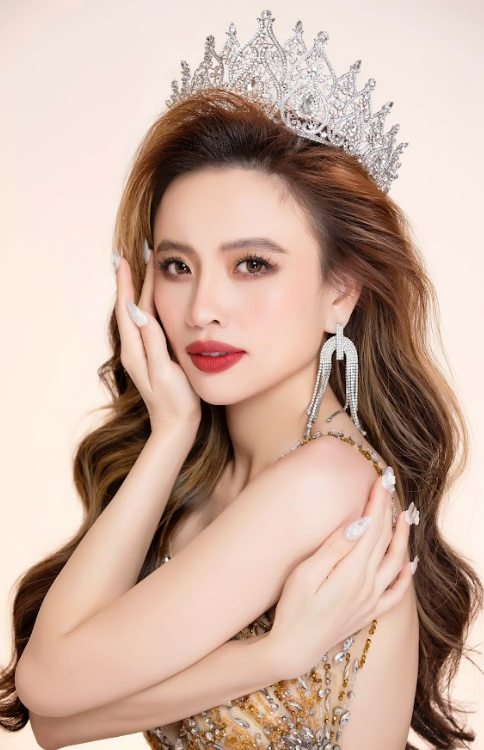 Một nàng hậu Vbiz vừa đăng quang y hệt Kỳ Duyên, giành vương miện thứ 2 sau 10 năm!- Ảnh 5. Một nàng hậu Vbiz vừa đăng quang y hệt Kỳ Duyên, giành vương miện thứ 2 sau 10 năm!- Ảnh 5.