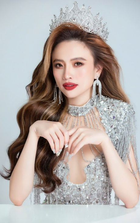 Một nàng hậu Vbiz vừa đăng quang y hệt Kỳ Duyên, giành vương miện thứ 2 sau 10 năm!- Ảnh 7. Một nàng hậu Vbiz vừa đăng quang y hệt Kỳ Duyên, giành vương miện thứ 2 sau 10 năm!- Ảnh 7.