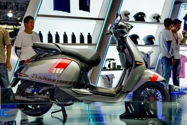 Hãng xe mới nổi trình làng mẫu xe ga mới: Sang chảnh như Vespa, đẳng cấp ngang SH, giá bán thế nào?- Ảnh 1.