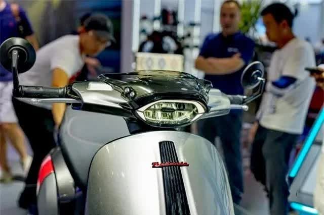 Hãng xe mới nổi trình làng mẫu xe ga mới: Sang chảnh như Vespa, đẳng cấp ngang SH, giá bán thế nào?- Ảnh 2.