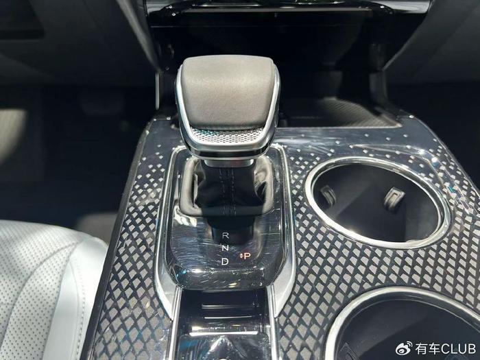 'Bentley Trung Quốc' trình làng SUV mới: Chỉ tốn 1,3 lít xăng/100 km, làm khó Honda CR-V- Ảnh 6. 'Bentley Trung Quốc' trình làng SUV mới: Chỉ tốn 1,3 lít xăng/100 km, làm khó Honda CR-V- Ảnh 6.