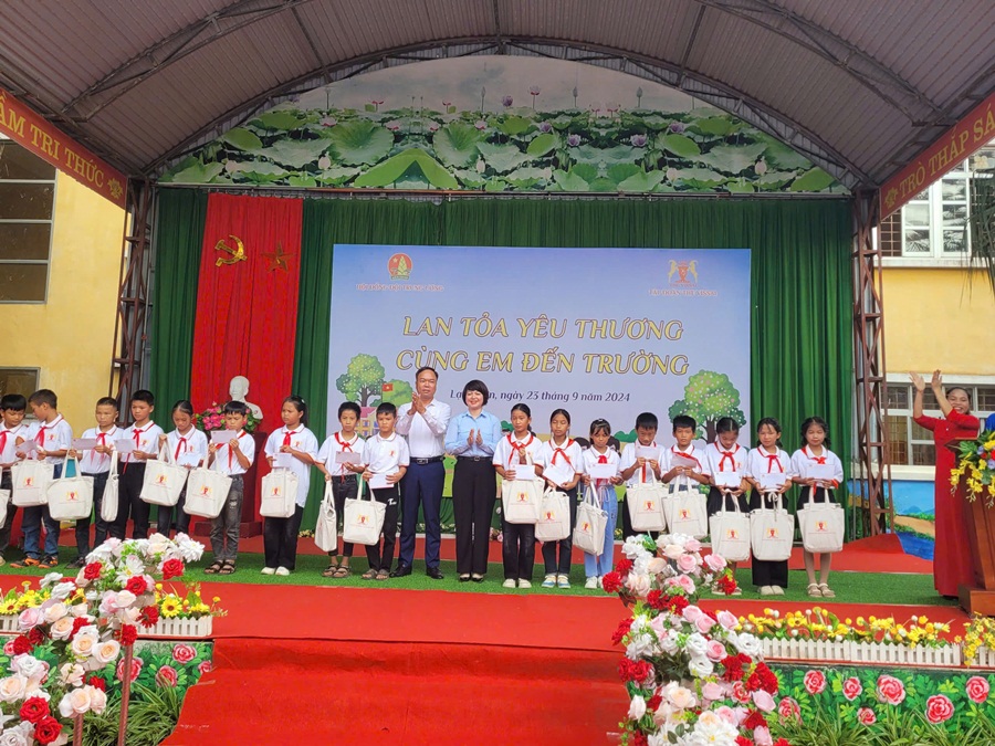 “Lan tỏa yêu thương - Cùng em đến trường” tại tỉnh Lạng Sơn- Ảnh 2.