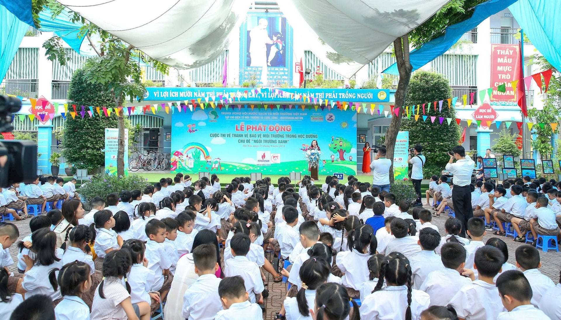 Phát động Cuộc thi vẽ tranh về Bảo vệ môi trường trong học đường – chủ đề “Ngôi trường xanh"
- Ảnh 3.