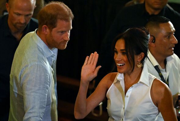 Cựu nhân viên hoàng gia so sánh Meghan với một nàng công chúa nổi tiếng "khó chiều"- Ảnh 1.