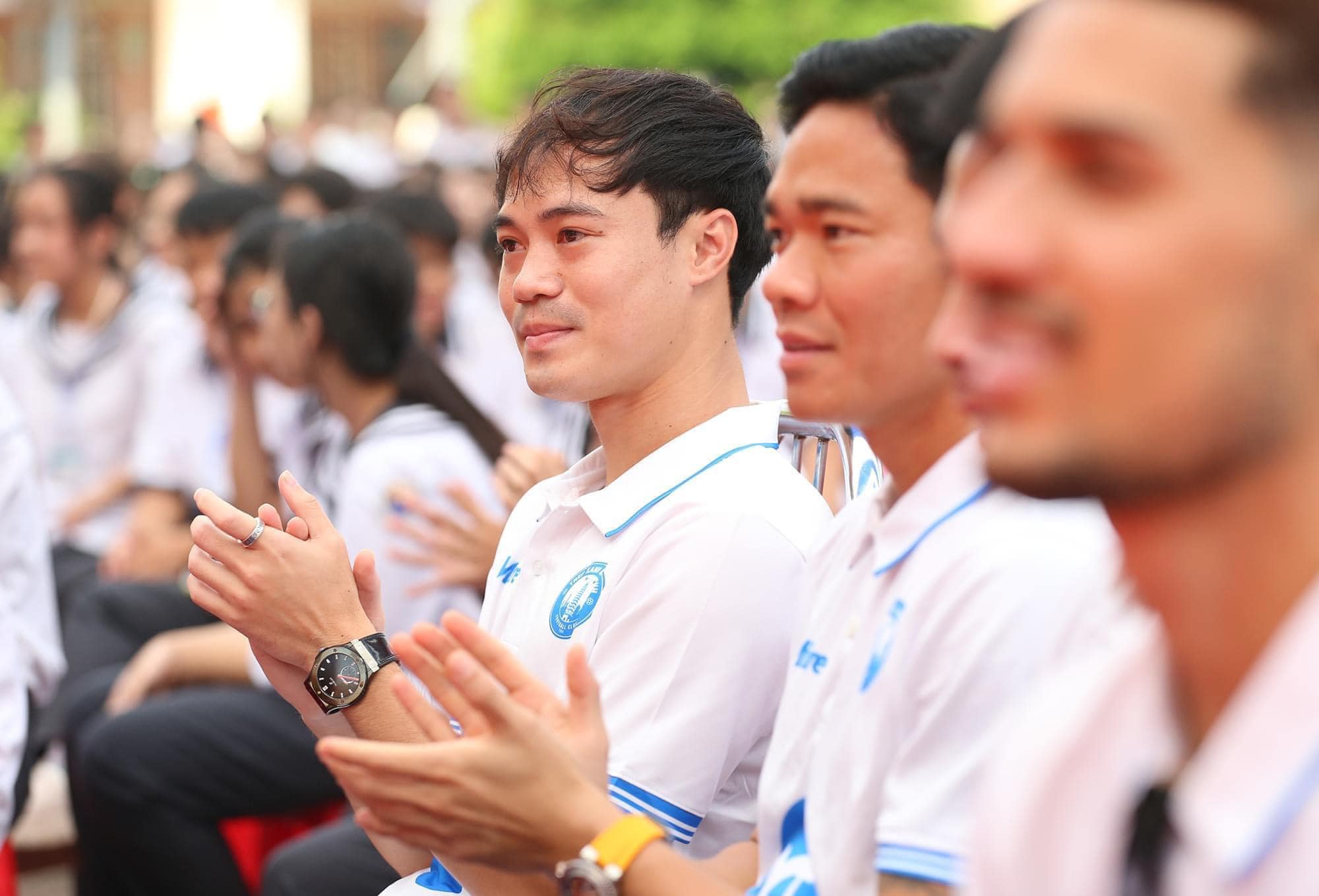 Lễ khai giảng đặc biệt nhất của Văn Toàn: Được trai xinh gái đẹp chuyên Lê Hồng Phong vây kín, vui tươi và đầy cảm hứng!- Ảnh 9.