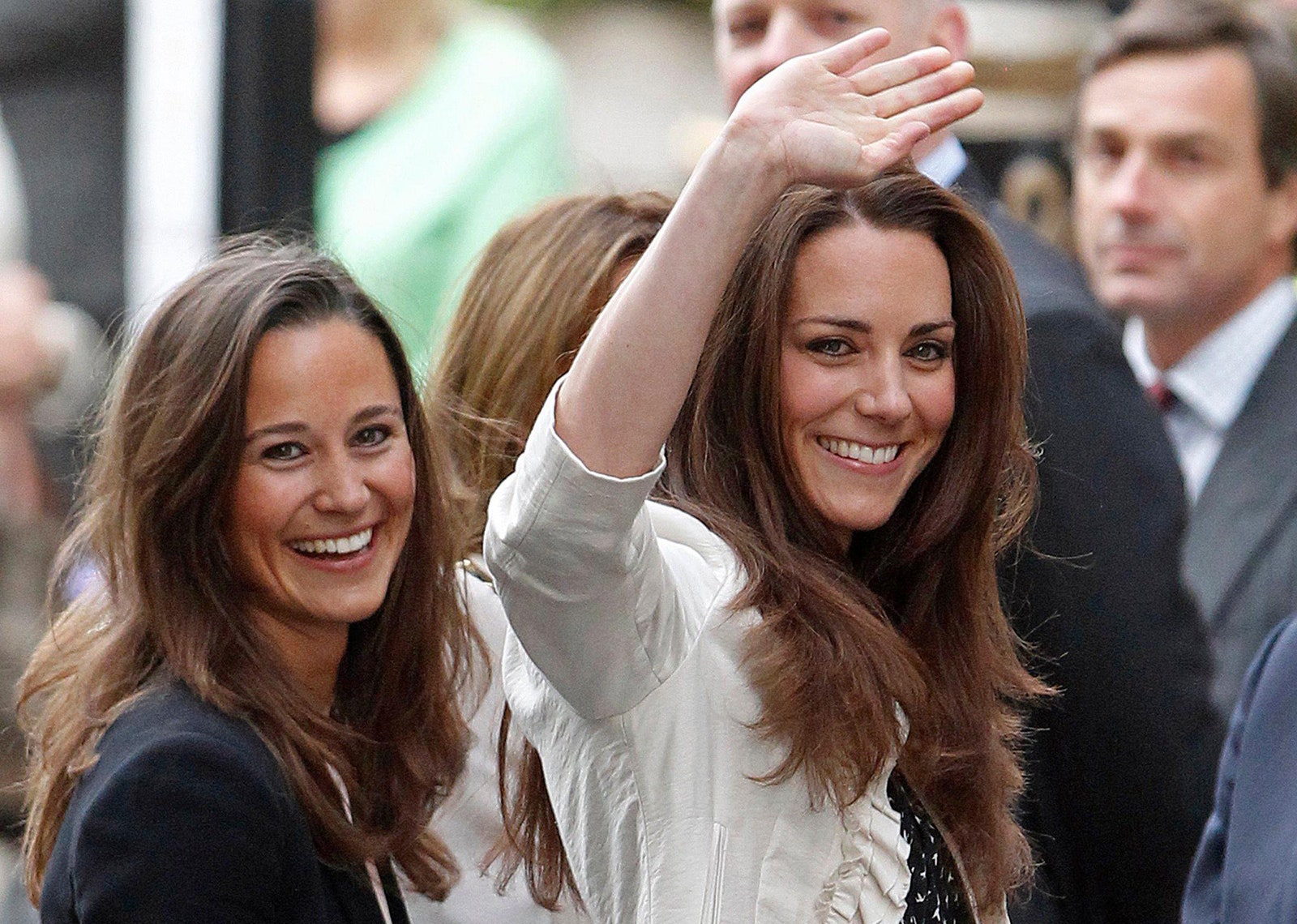 Tình chị em gắn bó của Vương phi Kate và em gái Pippa Middleton qua nét tương đồng thú vị giữa Công chúa Charlotte với em họ con dì- Ảnh 1.