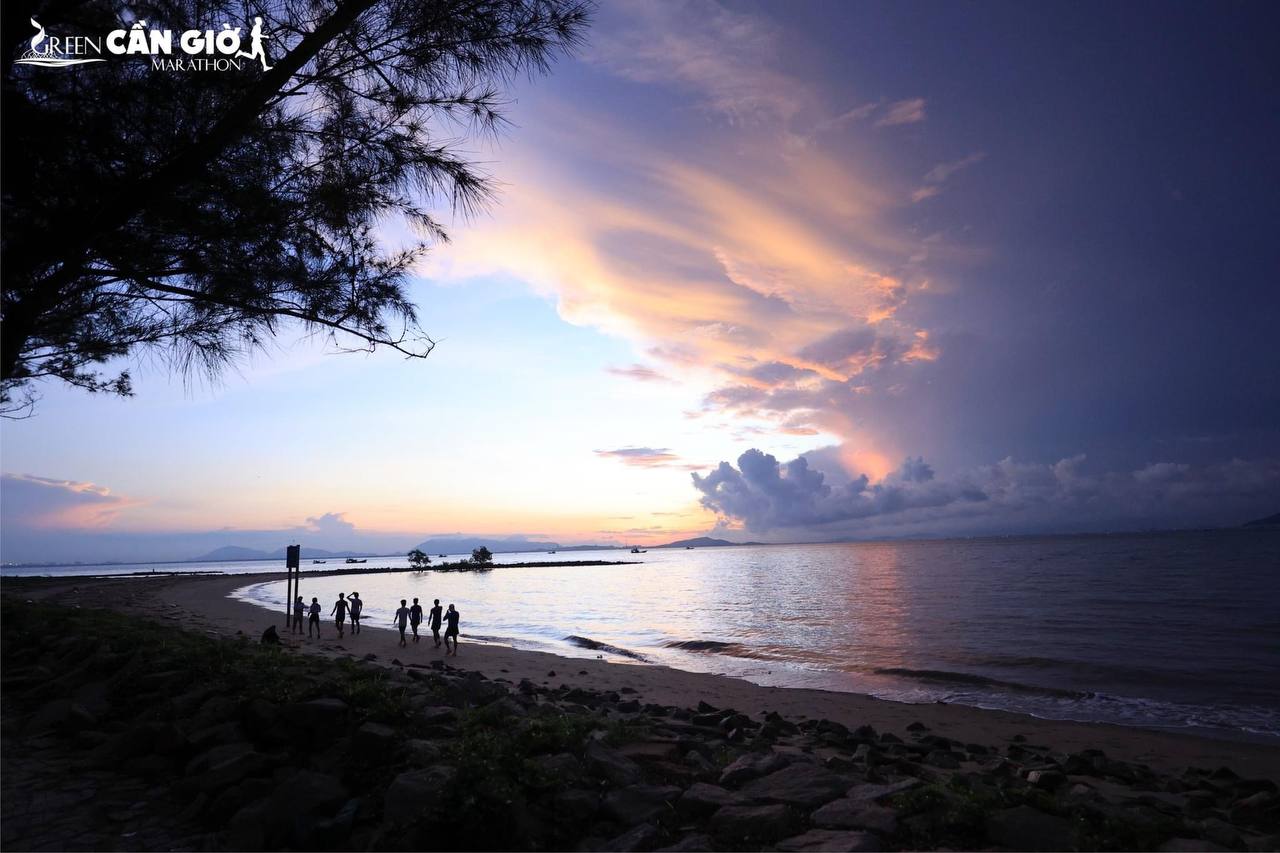 Giới trẻ Sài Gòn rủ nhau "đi chạy" ở Cần Giờ, hòa mình vào thiên nhiên và chinh phục hành trình Marathon xanh- Ảnh 2.