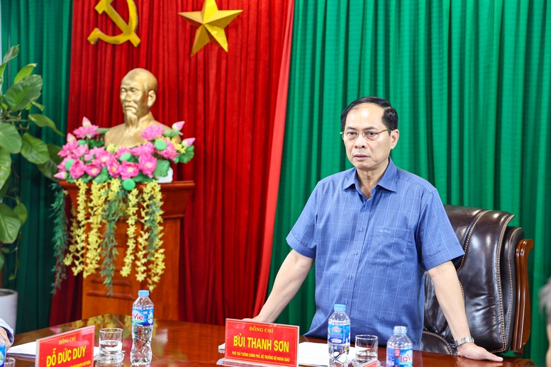 Phó Thủ tướng Bùi Thanh Sơn đi kiểm tra thiệt hại, chỉ đạo các biện pháp cấp bách khắc phục hậu quả cơn bão số 3 tại Yên Bái- Ảnh 1. Phó Thủ tướng Bùi Thanh Sơn đi kiểm tra thiệt hại, chỉ đạo các biện pháp cấp bách khắc phục hậu quả cơn bão số 3 tại Yên Bái- Ảnh 1.