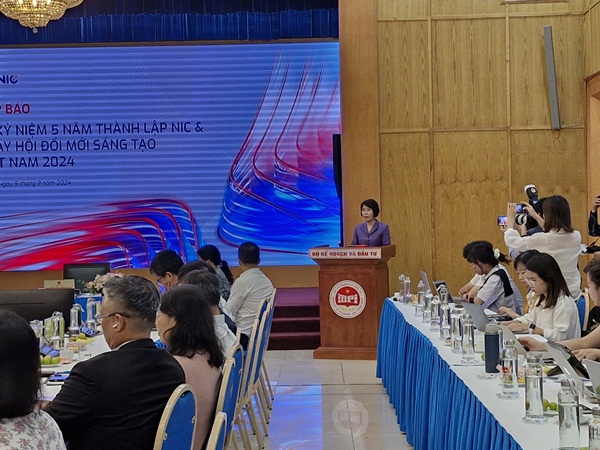 Thứ trưởng Bộ Kế hoạch và Đầu tư Nguyễn Thị Bích Ngọc phát biểu tại chương trình. Thứ trưởng Bộ Kế hoạch và Đầu tư Nguyễn Thị Bích Ngọc phát biểu tại chương trình.