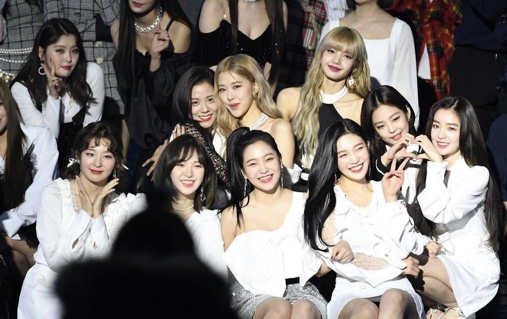 Khi 2 nhóm nữ hot nhất Kpop hiện nay chụp chung bức hình làm cõi mạng phát sốt- Ảnh 8.