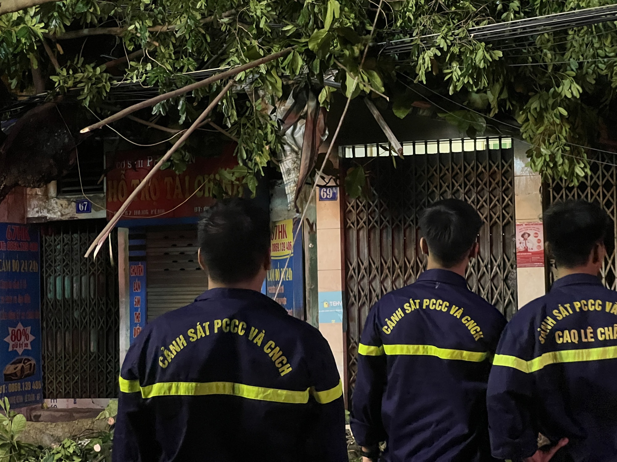 Hải Phòng dồn toàn lực khắc phục hậu quả sau bão số 3, nhân viên môi trường làm việc 12 tiếng/ ngày để dọn cây đổ- Ảnh 8.