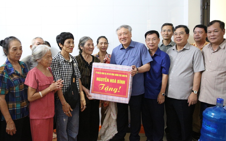 Ph&oacute; Thủ tướng Nguyễn H&ograve;a B&igrave;nh: Th&aacute;i B&igrave;nh tập trung ti&ecirc;u &uacute;ng, giảm thiểu thiệt hại về l&uacute;a v&agrave; hoa m&agrave;u- Ảnh 2.