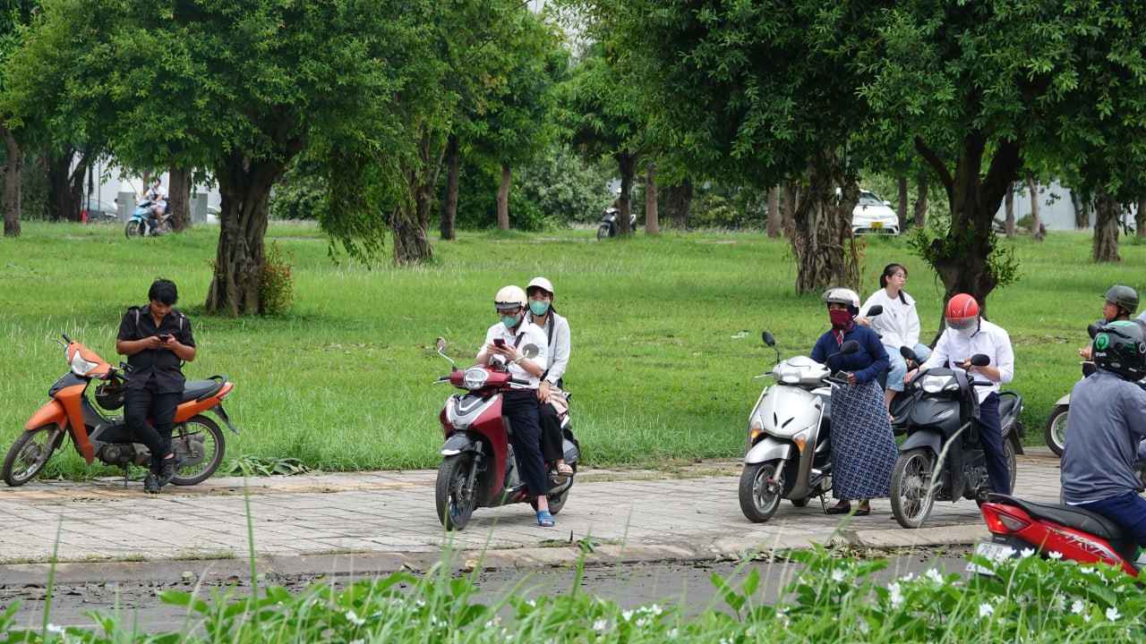 Đại lộ Thăng Long ùn tắc nghiêm trọng hàng chục km sau bão số 3, nhiều người đi làm từ sáng vẫn chưa đến nơi- Ảnh 19. Đại lộ Thăng Long ùn tắc nghiêm trọng hàng chục km sau bão số 3, nhiều người đi làm từ sáng vẫn chưa đến nơi- Ảnh 19.
