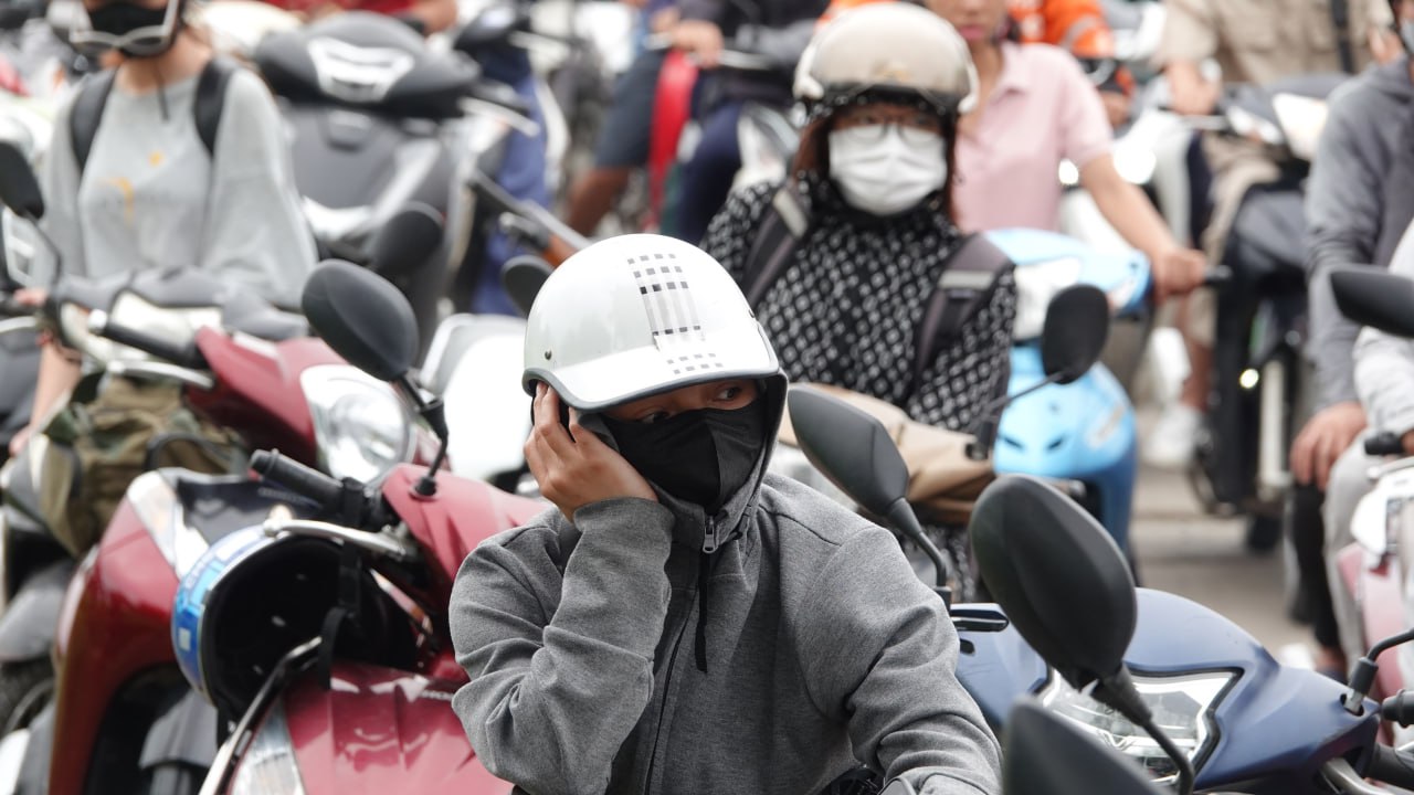 Đại lộ Thăng Long ùn tắc nghiêm trọng hàng chục km sau bão số 3, nhiều người đi làm từ sáng vẫn chưa đến nơi- Ảnh 13. Đại lộ Thăng Long ùn tắc nghiêm trọng hàng chục km sau bão số 3, nhiều người đi làm từ sáng vẫn chưa đến nơi- Ảnh 13.