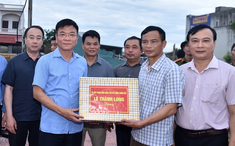 Phó Thủ tướng Lê Thành Long kiểm tra công tác khắc phục hậu quả bão số 3 tại Hải Dương- Ảnh 7. Phó Thủ tướng Lê Thành Long kiểm tra công tác khắc phục hậu quả bão số 3 tại Hải Dương- Ảnh 7.