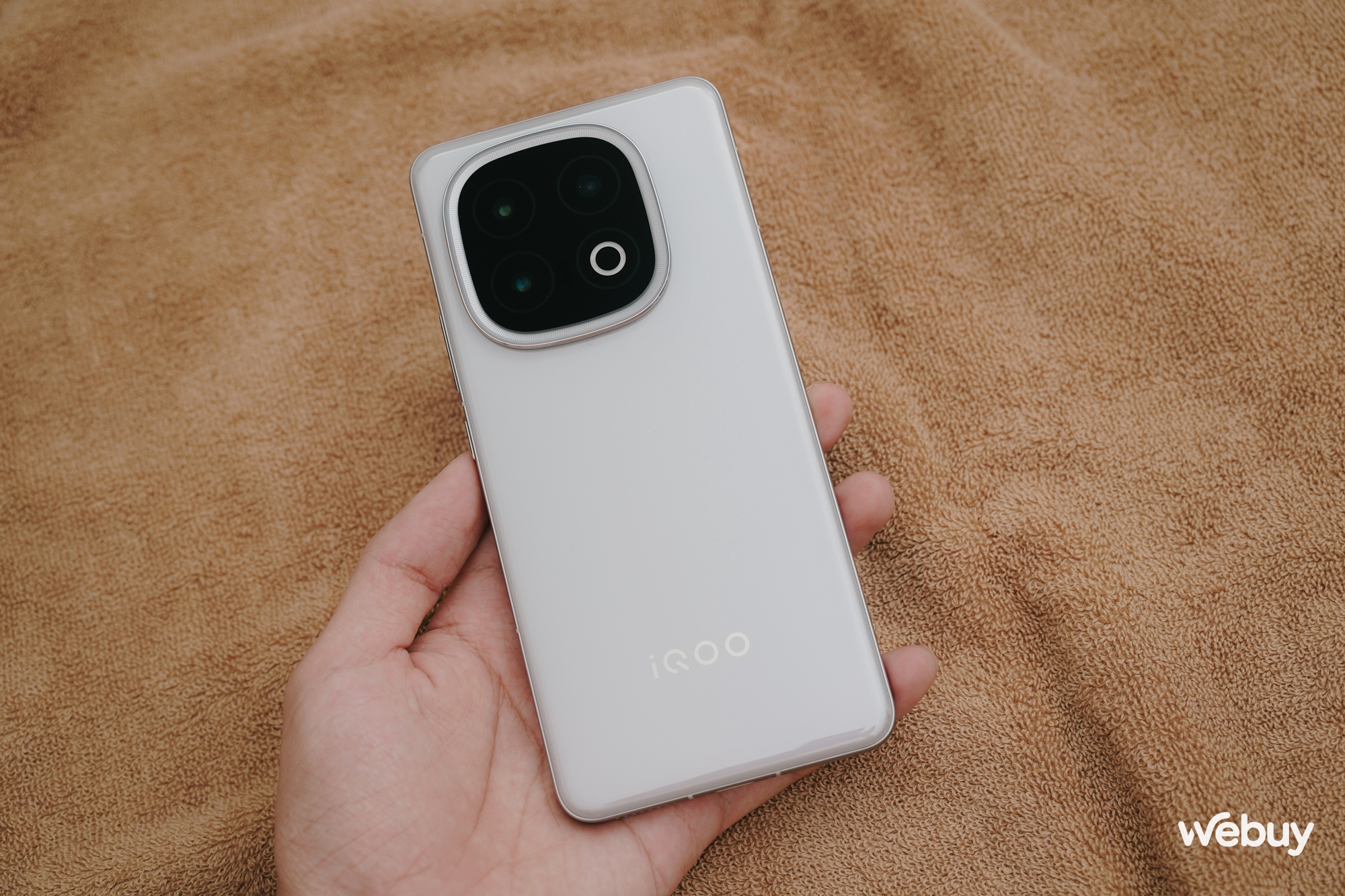 GSMArena bình chọn top 5 điện thoại đáng mua nhất năm 2025: Xiaomi bất ngờ "chiếm sóng" với loạt smartphone đình đám này- Ảnh 16. GSMArena bình chọn top 5 điện thoại đáng mua nhất năm 2025: Xiaomi bất ngờ "chiếm sóng" với loạt smartphone đình đám này- Ảnh 16.
