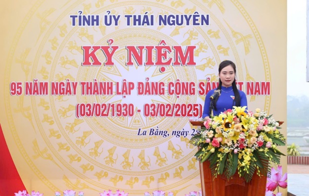 Đảng viên trẻ Đỗ Ngọc Hà, đại diện cho 95 đảng viên trẻ tiêu biểu của tỉnh phát biểu tại Lễ Kỷ niệm.