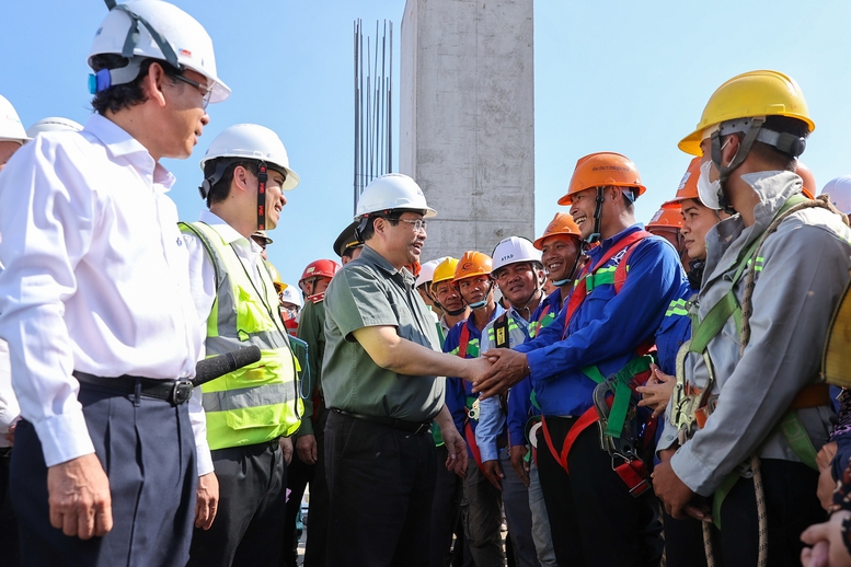 Thủ tướng chỉ đạo chăm lo, hỗ trợ người lao động làm việc trên công trường trong dịp Tết- Ảnh 1.