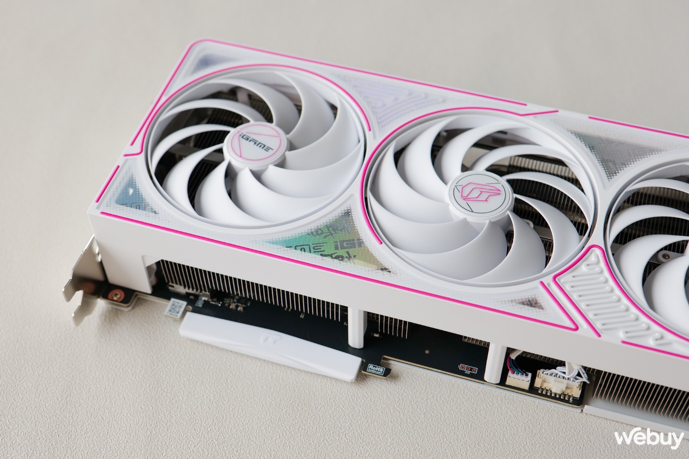 A white fan with pink trim  Description automatically generated