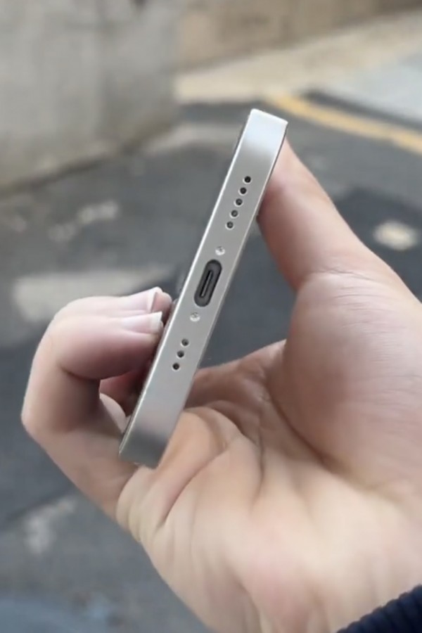 Rò rỉ video trên tay iPhone SE 4: Không như tin đồn- Ảnh 3.