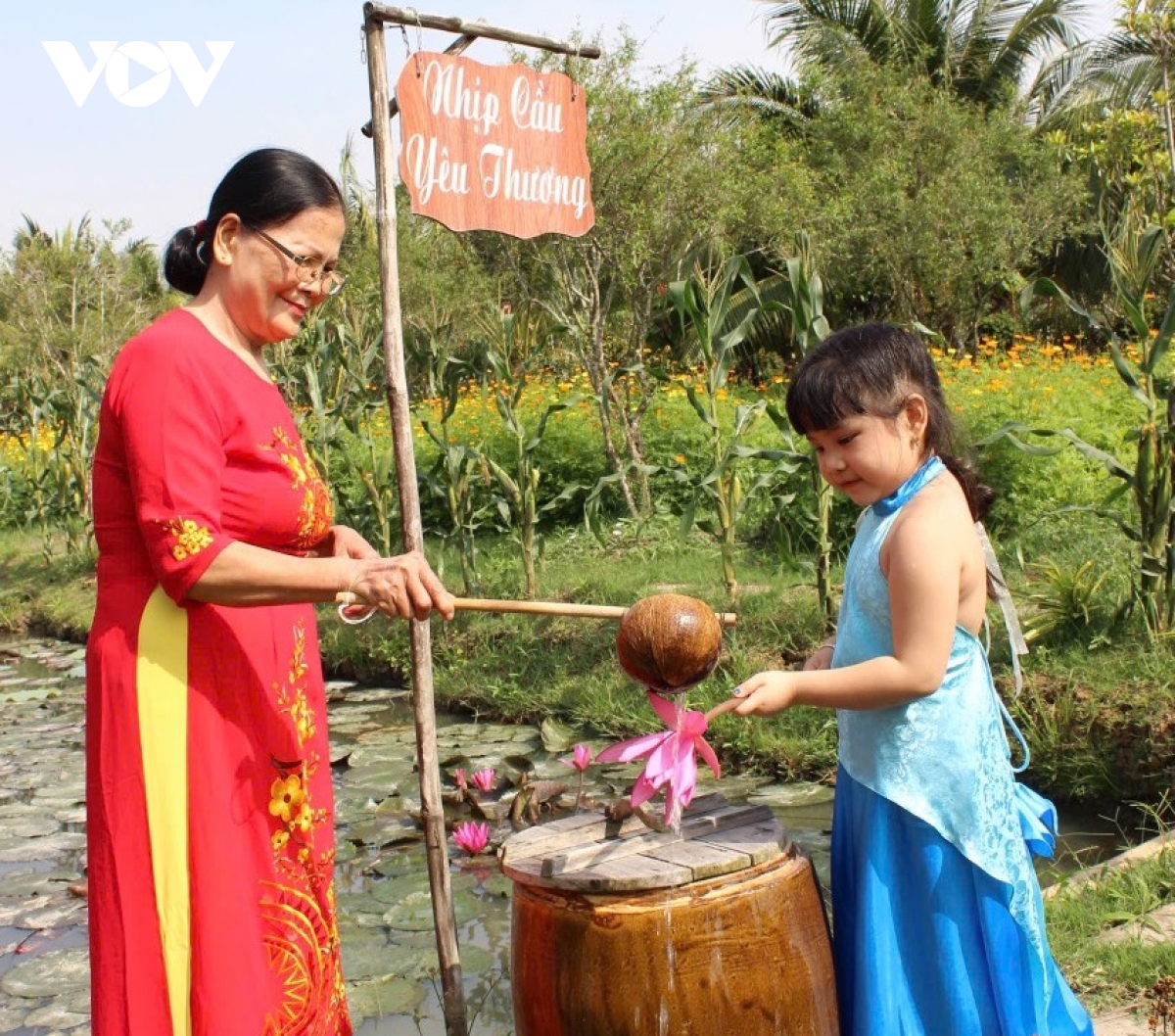 Nhiều điểm du lịch miền Tây thu hút du khách ngày đầu xuân- Ảnh 2.