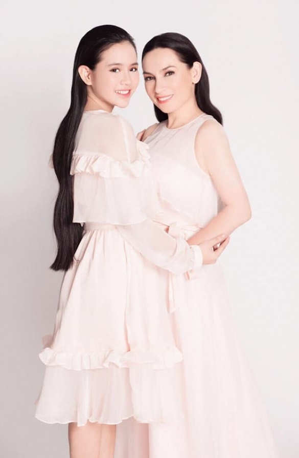 Con gái nuôi Phi Nhung: "Chú Trường Vũ nhờ người ở Việt Nam tìm tôi để làm một việc"- Ảnh 2. Con gái nuôi Phi Nhung: "Chú Trường Vũ nhờ người ở Việt Nam tìm tôi để làm một việc"- Ảnh 2.