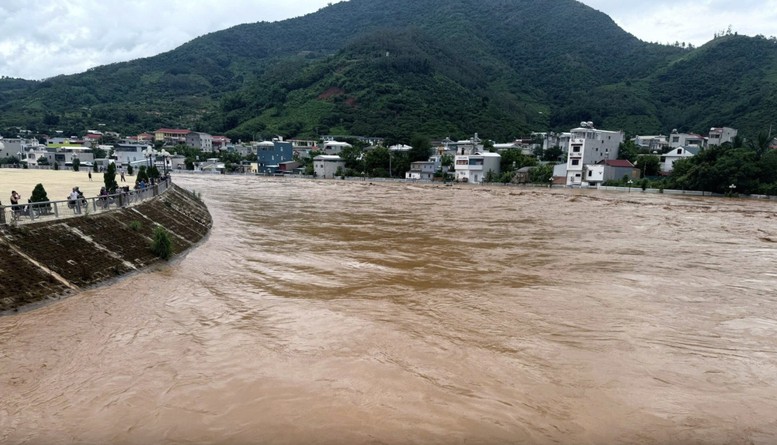 Nguy cơ lũ đặc biệt lớn trên sông Thao, Bộ Xây dựng phát công điện khẩn- Ảnh 1.