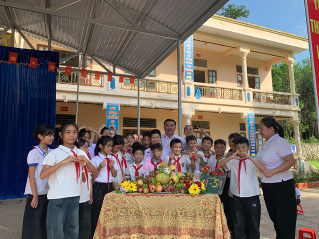 Vui trung thu với các em học sinh vùng cao đặc biệt khó khăn- Ảnh 9.
