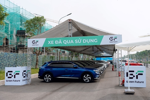 Mua VinFast VF 8 “lướt” tại Green Future, chủ xe chia sẻ: “Vừa không lo lắng về chất lượng xe, vừa được bảo hành chính hãng”- Ảnh 1.