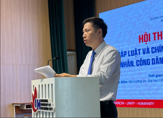 PGS.TS Lê Minh Hùng và các đại biểu chụp hình lưu niệm tại Hội thảo quốc gia.