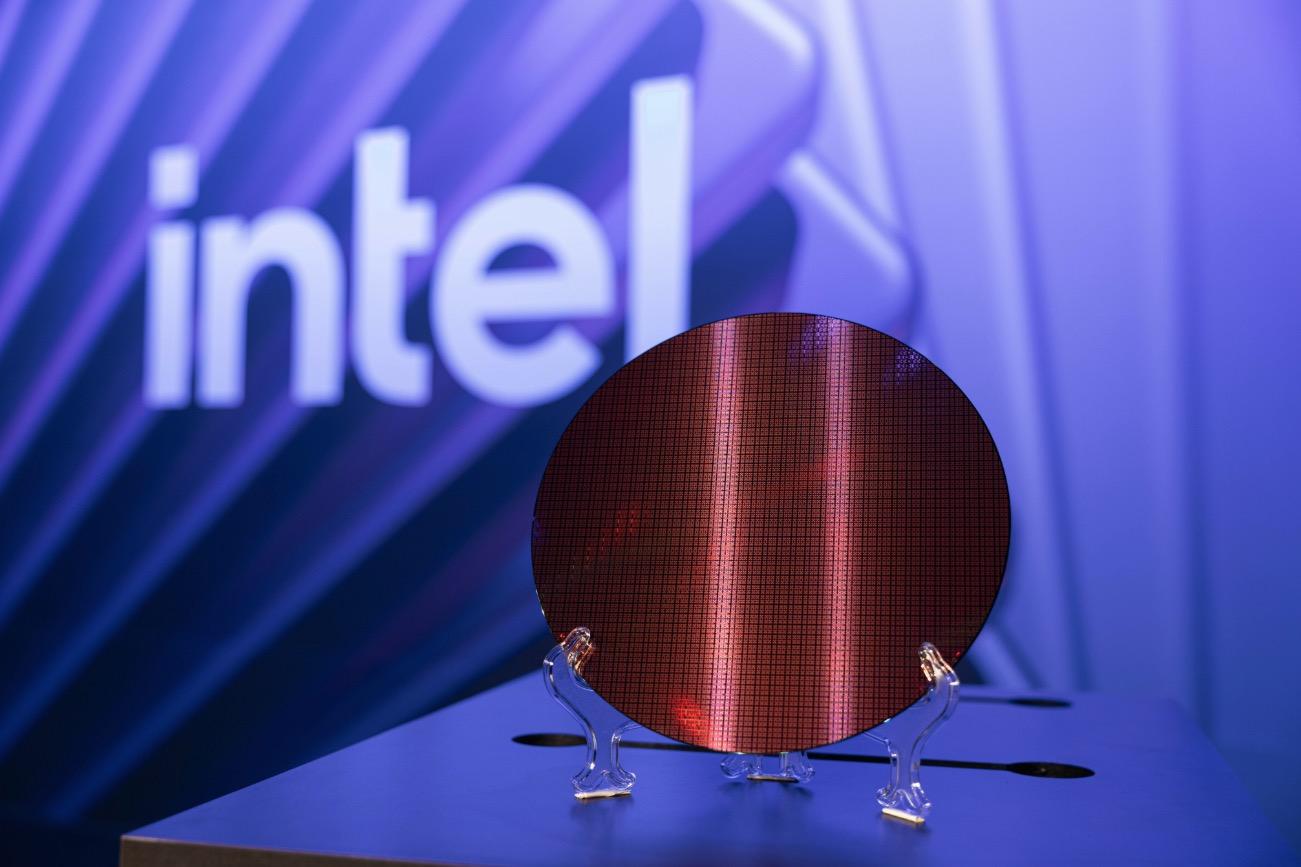 Intel vén màn Panther Lake – chip 18A đầu tiên, tuyên chiến cả AMD lẫn Nvidia với hiệu năng CPU & GPU tăng 50%- Ảnh 3. Intel vén màn Panther Lake – chip 18A đầu tiên, tuyên chiến cả AMD lẫn Nvidia với hiệu năng CPU & GPU tăng 50%- Ảnh 3.