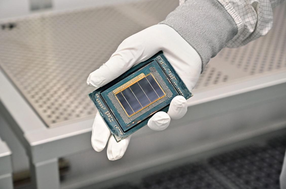 Intel vén màn Panther Lake – chip 18A đầu tiên, tuyên chiến cả AMD lẫn Nvidia với hiệu năng CPU & GPU tăng 50%- Ảnh 10. Intel vén màn Panther Lake – chip 18A đầu tiên, tuyên chiến cả AMD lẫn Nvidia với hiệu năng CPU & GPU tăng 50%- Ảnh 10.