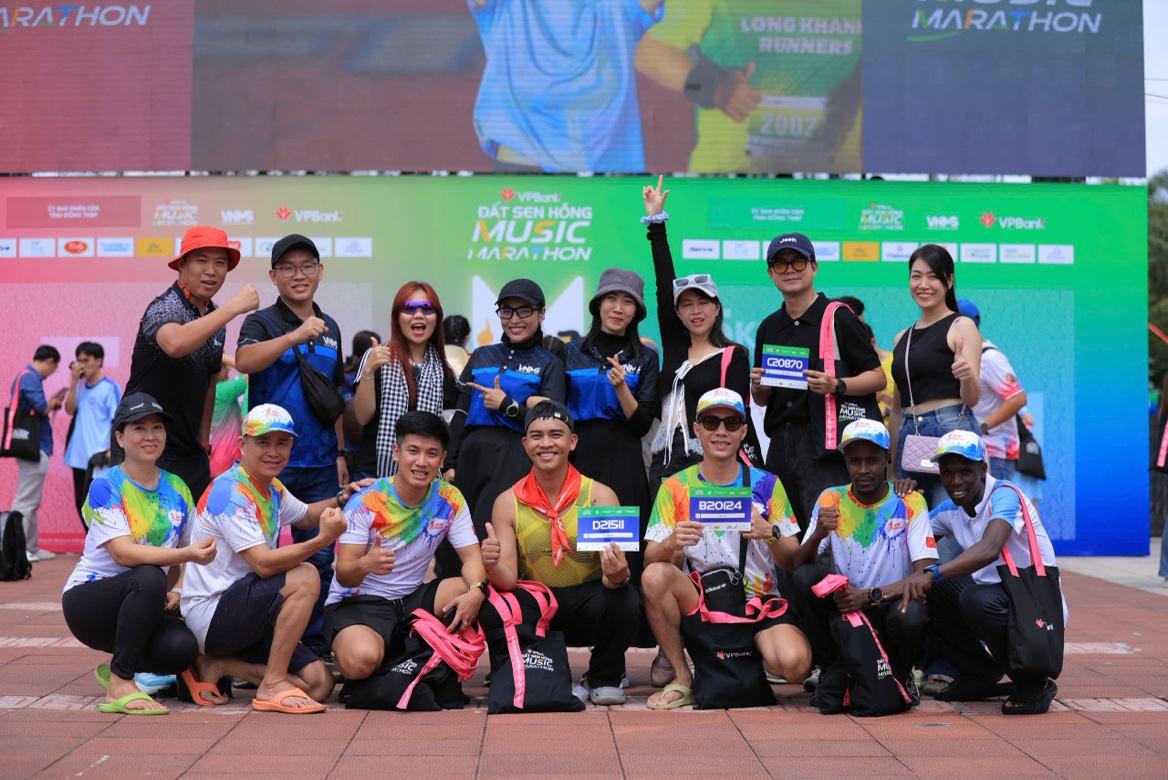 Dàn trai xinh gái đẹp nô nức “check-in” tại VPBank Đất Sen Hồng Music Marathon 2025- Ảnh 7. Dàn trai xinh gái đẹp nô nức “check-in” tại VPBank Đất Sen Hồng Music Marathon 2025- Ảnh 7.