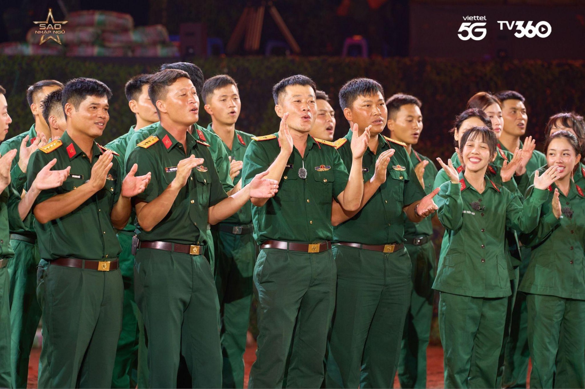 Hòa Minzy, Chi Pu bất ngờ khi Thiếu tá Bùi Trung Kiên hát “Vì nhân dân quên mình”- Ảnh 5.